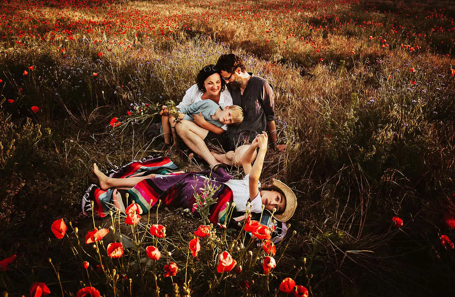 Familien Fotografie Berlin im roten Sommer Blumenmeer