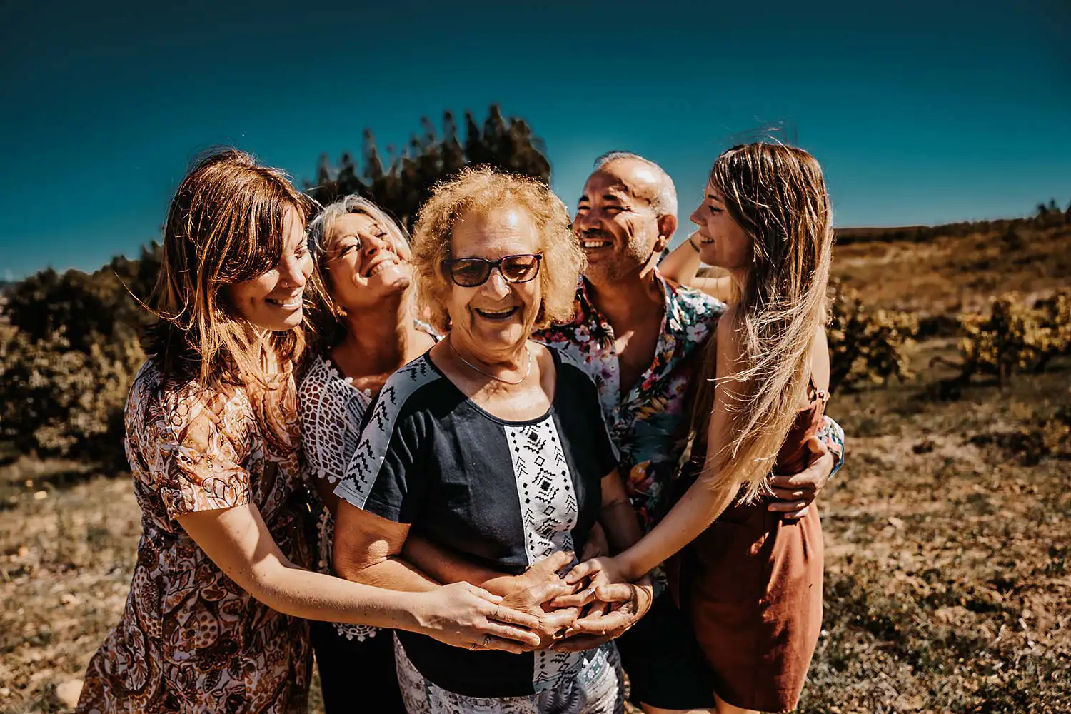 Familien Fotos im Kreise der Grossmutter in Portugal