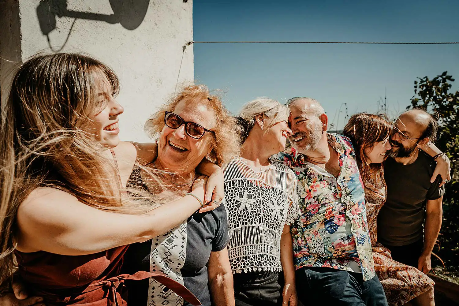 in dreier Gruppen dargestellte Fotografie der gesamten Familie