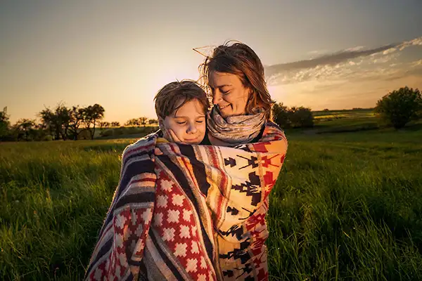 Fotos im späten Abendlicht mit Sohn